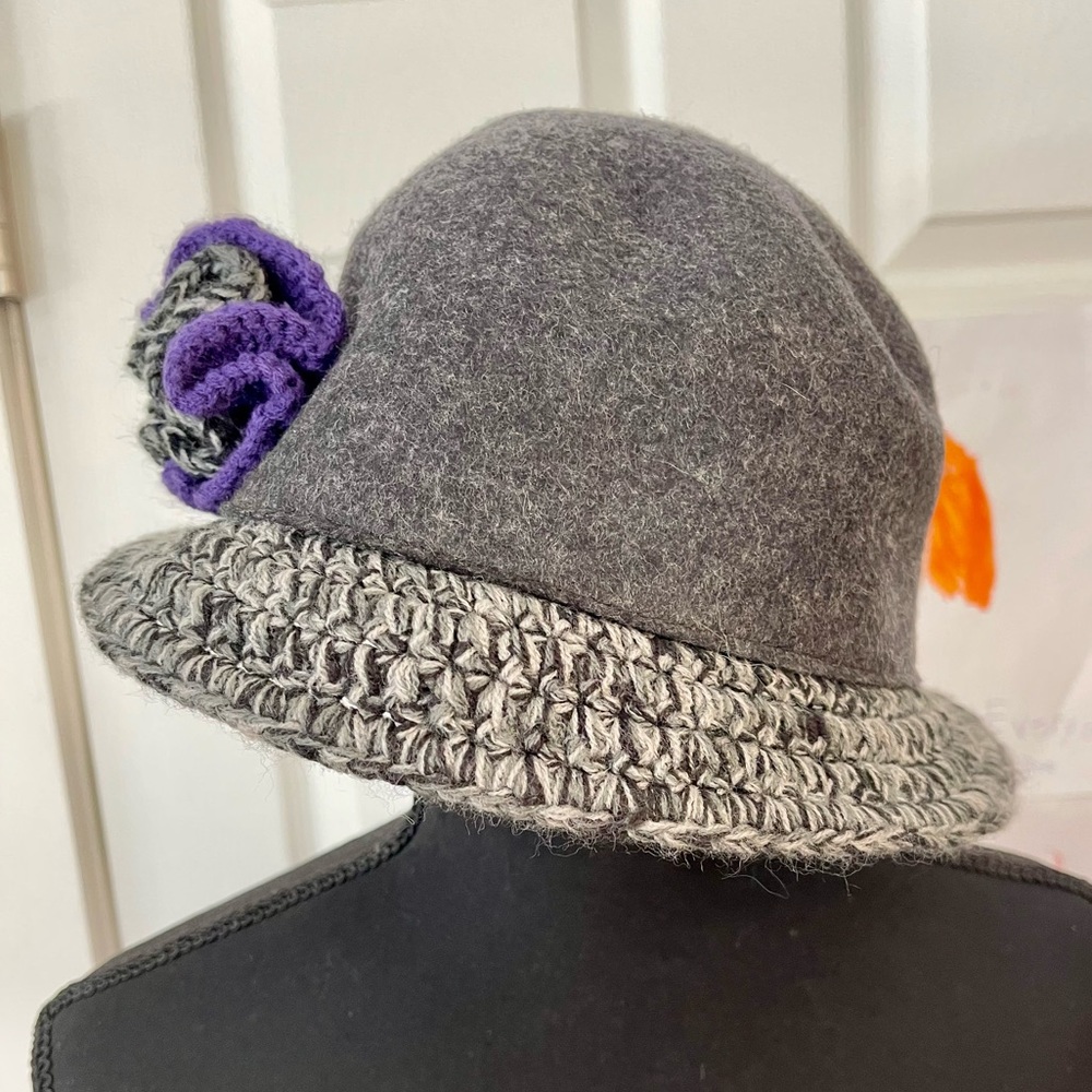 Madison 88 Wool Black & Gray Fedora Cloche Hat w/ purple flower - Picture 6 of 12